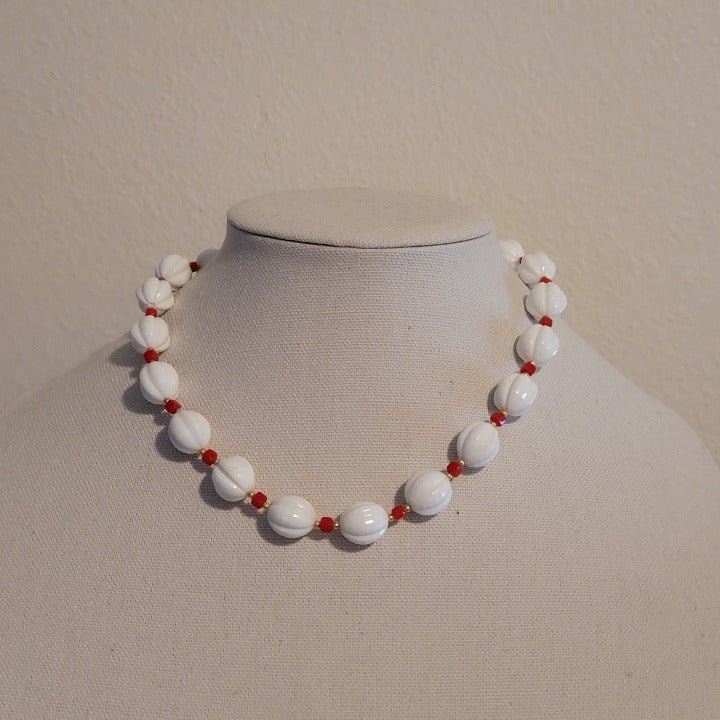 Vintage Red And White Bead Necklace Retro Chunky Costume Jewelry